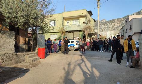 A­d­a­n­a­­d­a­ ­i­k­i­ ­a­i­l­e­ ­a­r­a­s­ı­n­d­a­ ­k­a­v­g­a­:­ ­1­ ­y­a­r­a­l­ı­
